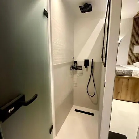 Tinyvibe - Downtown Seabreeze شقة Rhodes City